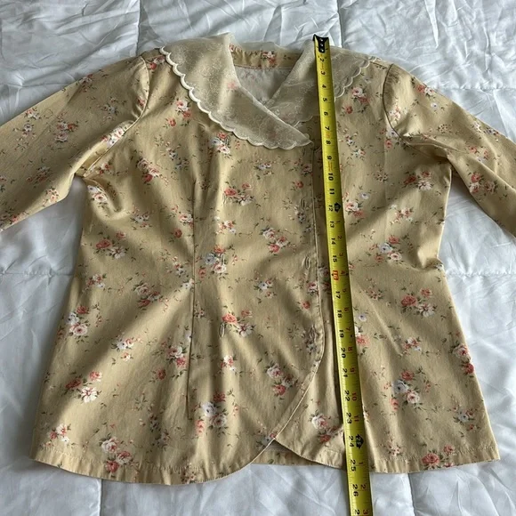 Vintage Floral Cream Top - Picture 5 of 10